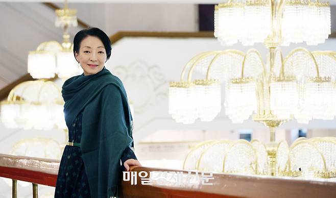 서울 광진구 유니버설아트센터에서 만난 문훈숙 유니버설발레단장. 국내 최초의 민간 직업발레단으로 올해 창단 40주년을 맞아 ‘로미오와 줄리엣’ ‘라 바야데르’ 등 대작을 성공적으로 선보였다. 사진=이충우 기자