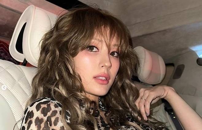 메이크업 브랜드 글립(GLYF) 론칭한 가수 전소미. [사진출처 = 인스타그램]