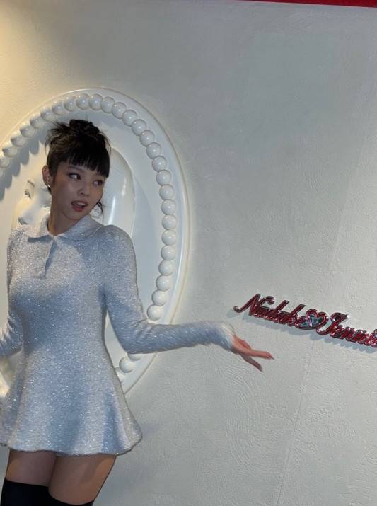 사진=제니 공식 계정