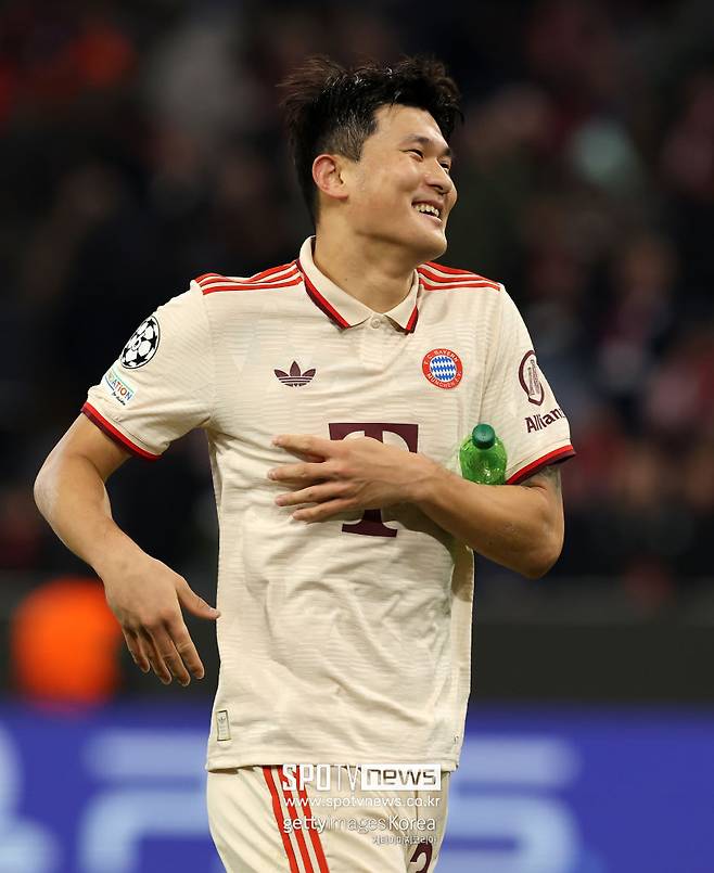 ▲ 김민재는 골키퍼가 놓친 볼을 그대로 머리를 던져 결승골로 연결했다. 1-0으로 승리, 경기 최우수선수가 되기에 충분했던 활약을 했다.