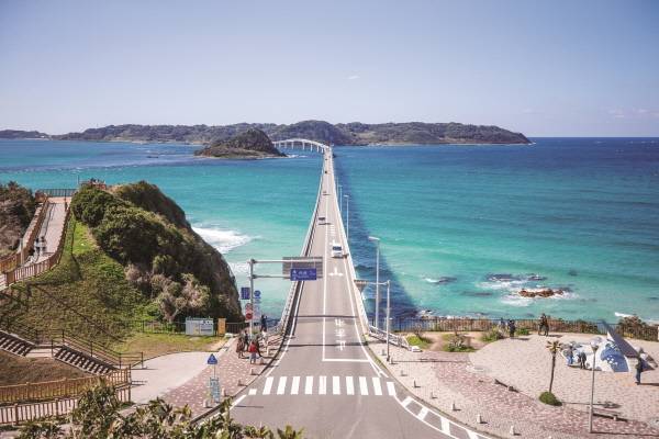 일본의 아름다운 다리 중 하나인 츠노시마 대교 / 부관훼리