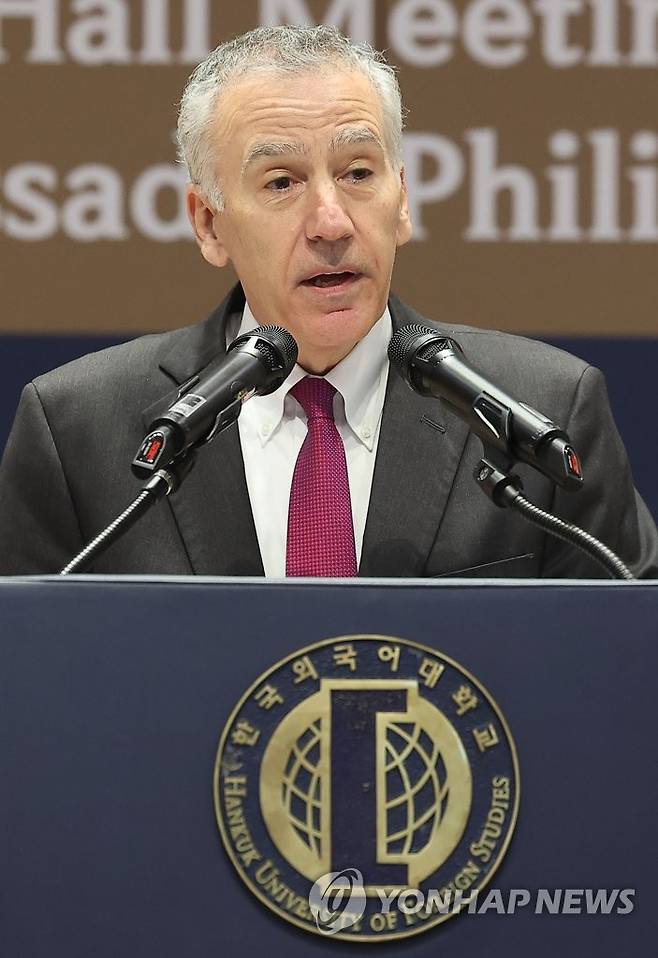 강연하는 필립 골드버그 미국대사 (서울=연합뉴스) 류영석 기자 = 필립 골드버그 주한 미국대사가 12일 오후 서울 동대문구 한국외국어대학교에서 강연을 하고 있다. 2023.5.12 ondl@yna.co.kr