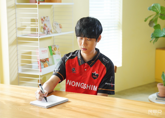 LCK 10팀 중 플레이오프를 경험해 본지 가장 오래된 농심은 내년 시즌을 앞두고 '리헨즈'와 '킹겐' 등 베테랑을 영입했다(사진=농신 레드포스 SNS).