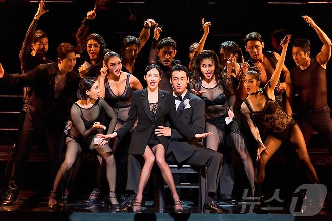 미국 브로드웨이 역사상 최장기간 공연 기록을 세운 '레전드' 뮤지컬 '시카고'가 오는 29일부터 다음 달 8일까지 대구오페라하우스에서 공연된다. 출연진 모습. (예술기획 성우 제공)/뉴스1