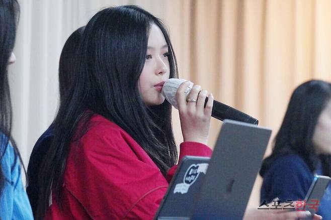 하이브(HYBE) 소속 어도어(ADOR) 엔터와 전속계약 해지 관련 기자회견에 참석한 그룹 뉴진스(NewJeans) 하니. 24.11.28 사진=사진공동취재단