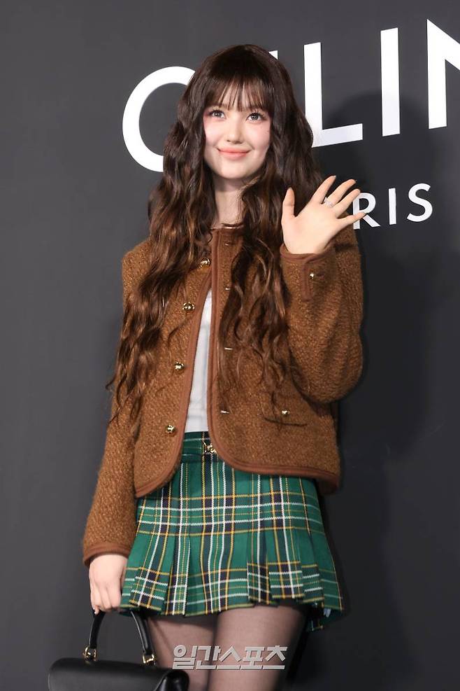 뉴진스 다니엘이 서울 강남구 청담동에서 열린 한 패션 브랜드 포토월 행사에 첨석했다. 다니엘은 오후 8시 30분 전속계약 해지 관련 기자회견을 앞두고 일정을 소화하고 있다. 서병수 기자 qudtn@edaily.co.kr /2024.11.28/