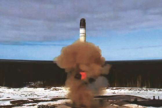 2022년 RS-28 사르마트 대륙간 탄도 미사일이 플레세츠크 코스모드롬에서 시험 발사되고 있다. 당시 타스 통신이 공개한 사진이다. [중앙포토]