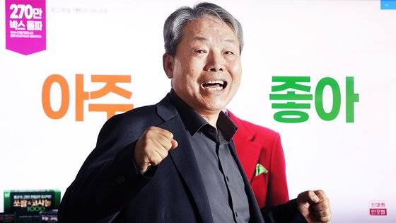 심범섭 인포벨 대표가 서울 강남구 수서동에 있는 본사 사무실에서 중앙일보와 인터뷰하고 있다. 이 회사는 국내 인포머셜 시장을 개척해 올해 6000억원대 취급액을 올릴 것으로 기대한다. 강정현 기자