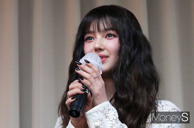 ▲ 인사말 전하는 뉴진스 다니엘