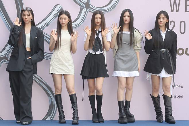 그룹 뉴진스가 9월3일 서울 동대문디자인플라자(DDP)에서 열린 '서울 패션위크(SEOUL FASHION WEEK) 2025 S/S' YOUSER 컬렉션에 참석해 포즈를 취하고 있다. ⓒ 연합뉴스
