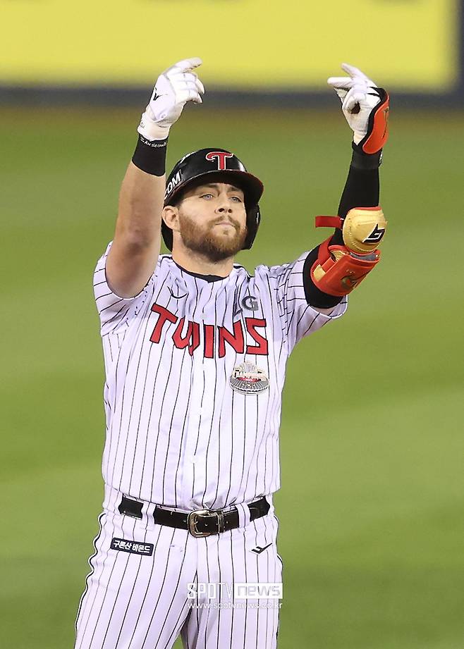 ▲ 오스틴 딘은 2023년 시즌을 앞두고 LG와 총액 70만 달러에 계약했다. 첫 번째 재계약에서 130만 달러로 몸값을 키운 뒤 이번에는 170만 달러에 사인했다. ⓒ곽혜미 기자