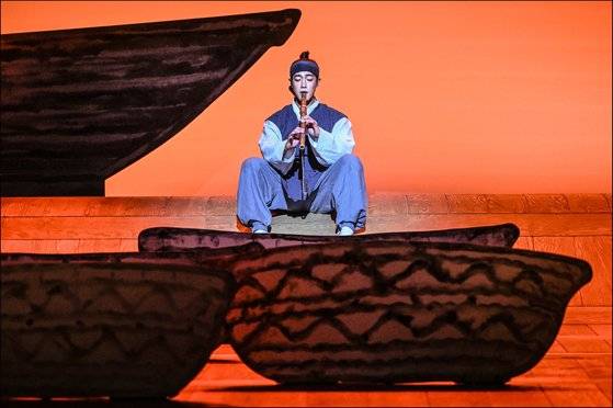 조선 중기 한문 소설 ‘최척전’(1621)을 원작으로 서울시극단이 초연한 창작극 ‘퉁소소리’(각색·연출 고선웅). [사진 세종문화회관]