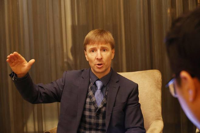 엘러 체코 산업부 원자력신기술 담당 국장 대행 (서울=연합뉴스) 이진욱 기자 = 엘러 체코 산업부 원자력신기술 담당 국장 대행이 28일 서울 롯데호텔에서 연합뉴스와 인터뷰하고 있다. 2024.11.28. cityboy@yna.co.kr