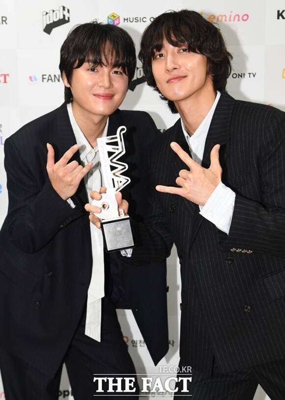 밴드 잔나비가 학교폭력 논란으로 팀을 탈퇴한 멤버 유영현과 최근까지 함께 일한 사실이 드러나자 "잘못된 판단으로 실망을 드렸다"며 사과했다. /더팩트 DB