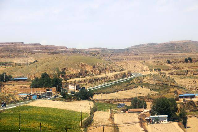 딩시에서 북쪽으로 향하는 222번 향도(Y). ⓒ최종명