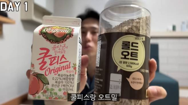 한 유튜버가 무료 나눔 음식만으로 일주일간 끼니를 해결해보는 미션에 도전한 후 후기를 공개해 눈길을 끌고 있다.  [유튜브 한체스]