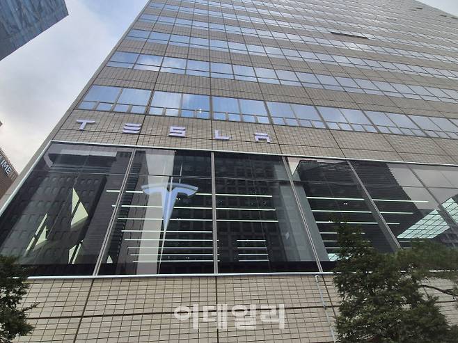 이달 7일 공식 오픈을 앞둔 테슬라코리아의 강남스토어 외관. (사진=이윤화 기자)