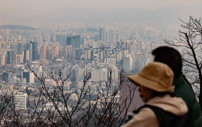 서울 남산에서 바라본 아파트 밀집 지역. /뉴시스