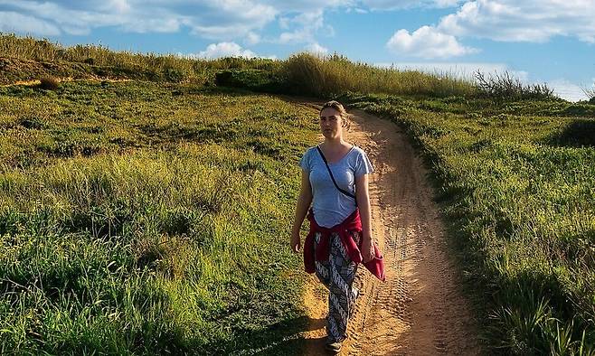 걷기 싫어하는 사람의 경우 평소보다 1시간을 더 걸으면 수명이 6시간 늘어난다는 연구결과가 나왔다. 픽사베이