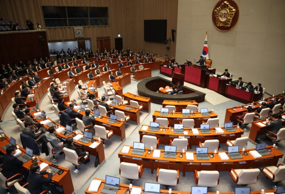 지난달 29일 국회에서 열린 예산결산특별위원회 전체회의에서 박정 위원장이 야당 단독으로 감액 예산안을 통과시키고 있다. 2024.11.29 연합뉴스