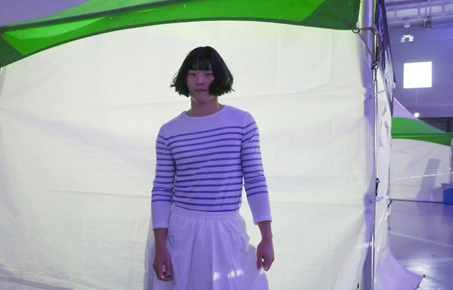 KIA 김도영이 30일 열린 팬과 함께 한 ‘V12 타이거즈 페스타’에서 뉴진스 하니로 변신해 화제를 모았다. 온라인 커뮤니티 캡처