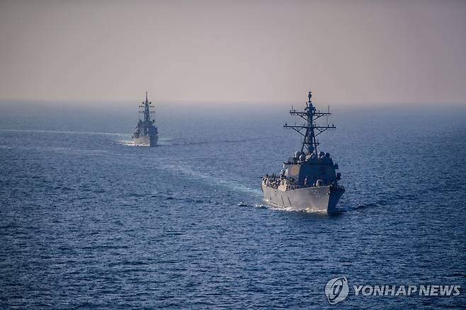 아덴만 해역에서 작전 중인 미 해군 구축함 메이슨 [UPI 연합뉴스 자료사진/U.S. Navy]