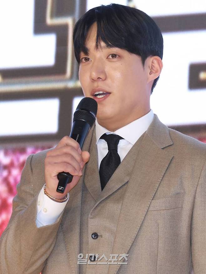 조아제약㈜과 일간스포츠가 공동 제정한 '2024 조아제약 프로야구 대상' 시상식이 3일 오전 서울 강남구 엘리에나호텔에서 열렸다. 삼성 원태인이 최고투수상을 수상하고 소감을 말하고 있다. 서병수 기자 qudtn@edaily.co.kr /2024.12.03/