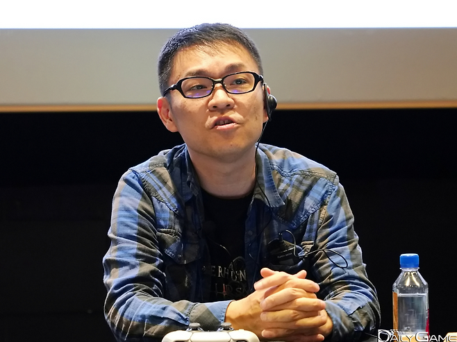 게임 최적화에 노력을 기울이고 있다는 토쿠다 디렉터.