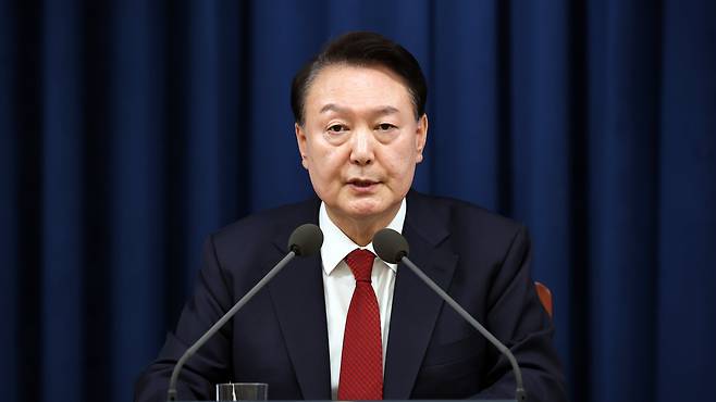 윤석열 대통령이 지난 3일 서울 용산 대통령실 청사에서 긴급 대국민 특별 담화를 발표하고 있다. /대통령실