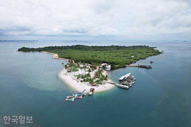 바탐 남쪽 라노아일랜드. 작은 섬 전체가 휴양지로 개발돼 있다.