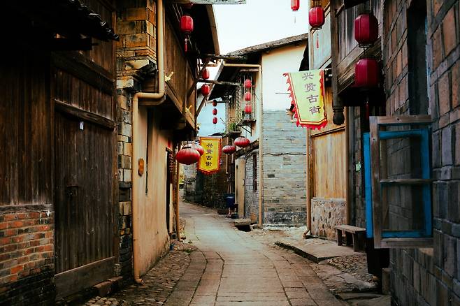 주희가 어렸을 적 뛰어놀았을 구불구불한 골목길