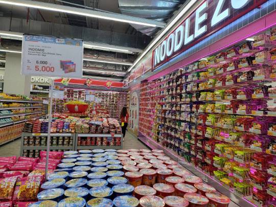 인도네시아 자카르타 북부 롯데마트 간다리아 씨티점 푸드코트 한 켠에 만들어진 한국라면 판매대가 마련돼 있다. 임은수 기자