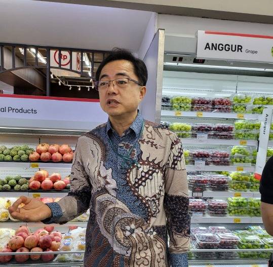 한국농수산식품유통공사 인도네시아 자카르타 이승훈 지사장이 기자에게 인니 현지에서 K-푸드에 대한 반응과 분위기 등을 설명하고 있다. 임은수 기자