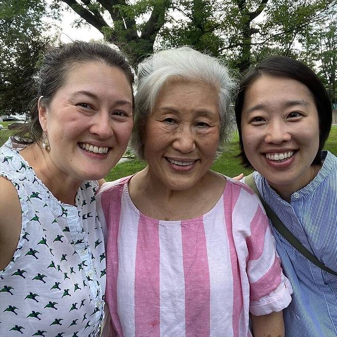 2023년 미국 메릴랜드주에서 만난 수경 이삭슨, 그의 한국 농인 어머니, 필자 이길보라. 코다들은 코다의 가족을 만나는 걸 반기고 기뻐한다. 이길보라 제공