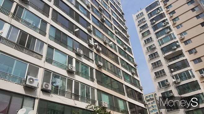 서울 여의도 수정·진주아파트 재건축이 확정됐다. 사진은 여의도 수정아파트. /사진=김창성 기자