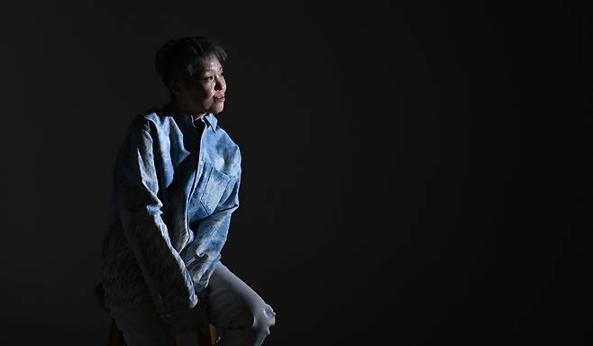 가수 이은미가 최근 서울 용산구 헤럴드스퀘어에서 헤럴드경제-코리아헤럴드와 인터뷰를 하고 있다.  이상섭 기자