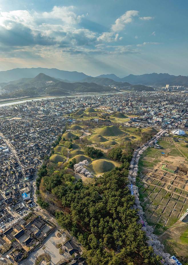 대한민국 관광공모전(사진부문) 드론 부문 '입선' 수상작 이병현 작가의 '신라천년의 도시의 봄'. /한국관광공사
