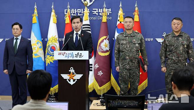 [서울=뉴시스] 홍효식 기자 = 김선호 국방부 장관 직무대행이 6일 서울 용산구 국방부에서 2차 비상계엄 의혹 등 관련 입장을 밝히고 있다. 2024.12.06. yesphoto@newsis.com