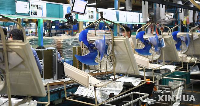 [광저우=신화/뉴시스] 중국이 정부 조달 입찰 시 자국산 제품을 우대하는 혜택을 제공하기로 했다고 6일 중국 관영 신화통신이 보도했다. 사진은 중국 가전업체 메이디집단 광저우 공장. 2024.09.09