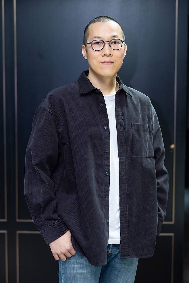 두 번째 장편영화 <아침바다 갈매기는>의 개봉을 앞두고 있는 박이웅 감독. ⓒ고집스튜디오 트리플픽쳐스 제공