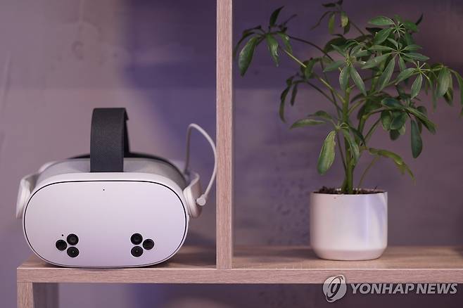 메타 혼합현실 헤드셋 퀘스트 [AP 연합뉴스 자료사진. 재판매 및 DB 금지]