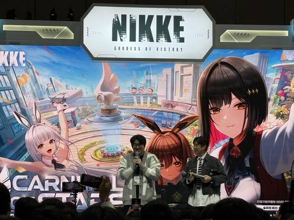 - 현장에서 팬들과 만난 유형석 시프트업 니케 디렉터