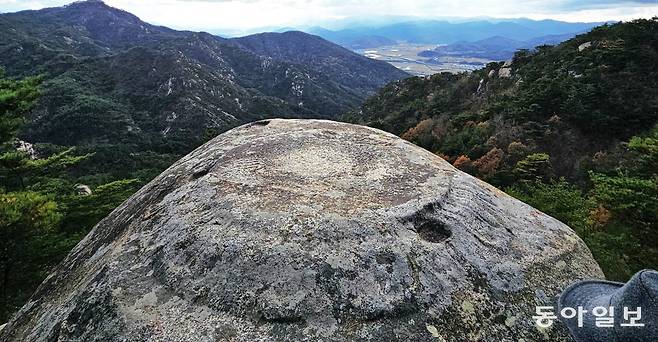 남산 삼화령 연화대좌에서 바라본 전망.