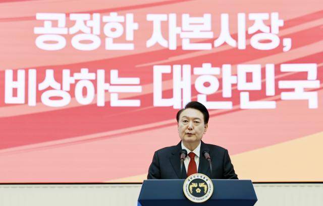 윤석열 대통령이 1월 2일 서울 영등포구 한국거래소에서 열린 2024 증권·파생상품시장 개장식에서 축사하고 있다. 대통령실통신사진기자단