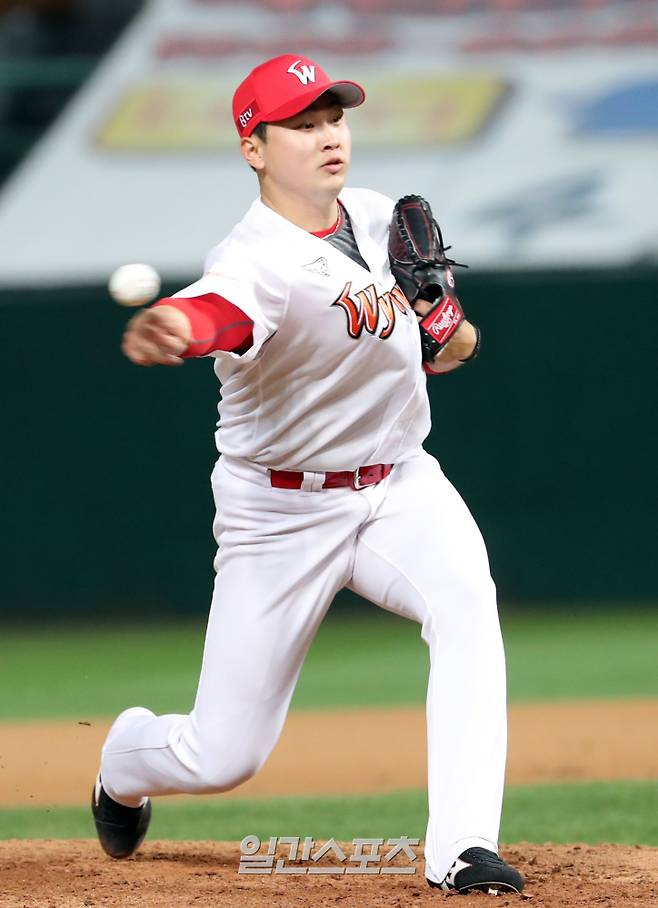 SK 와이번스 시절 투구하는 박민호의 모습. IS 포토