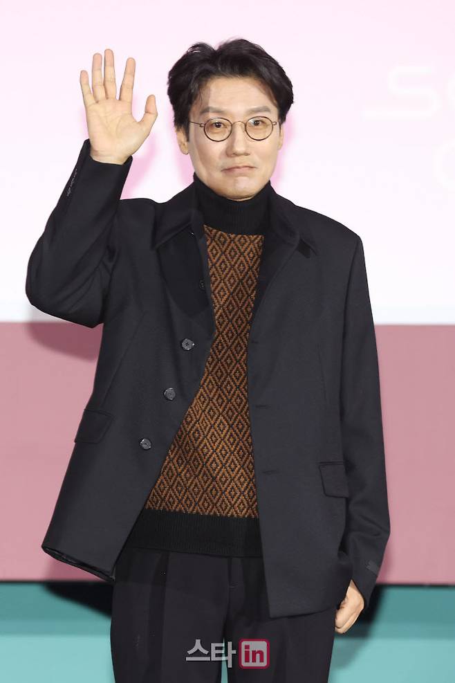 황동혁 감독이 9일 서울 중구 DDP 아트홀에서 열린 넷플릭스 드라마 ‘오징어게임 시즌2’ 제작발표회에서 포즈를 취하고 있다.(사진=이영훈 기자)
