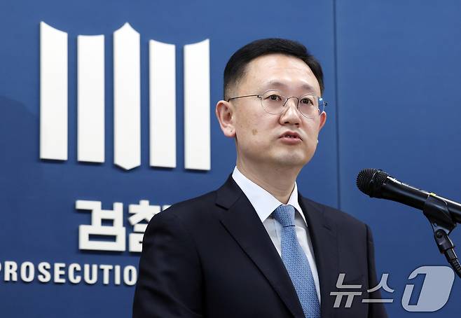 박세현 비상계엄 특별수사본부장이 8일 오후 서울 서초구 서울고검 기자실에서 수사 관련 브리핑을 하고 있다. 2024.12.8/뉴스1 ⓒ News1 황기선 기자