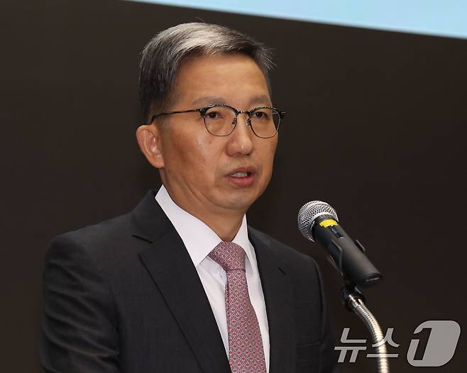 우종수 경찰청 국가수사본부장이 9일 서울 서대문구 경찰청에서 윤석열 대통령의 비상계엄 수사 관련 브리핑을 하고 있다. 2024.12.9/뉴스1 ⓒ News1 ,송원영 기자