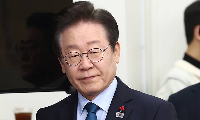 더불어민주당 이재명 대표가&nbsp;9일 서울 여의도 국회에서 열린 최고위원회의에 입장하고 있다. 뉴스1