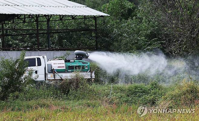 럼피스킨을 막아라 ※ 기사와 직접적인 관계가 없습니다. [연합뉴스 자료 사진]